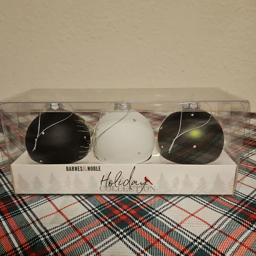 Barnes & Noble Cardinal Ornament Holiday Collection Set